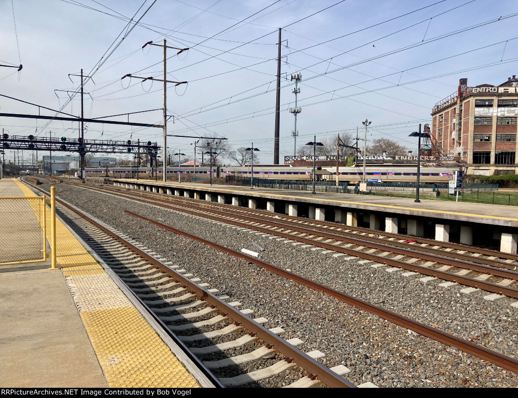 Chestnut Hill West train 9826